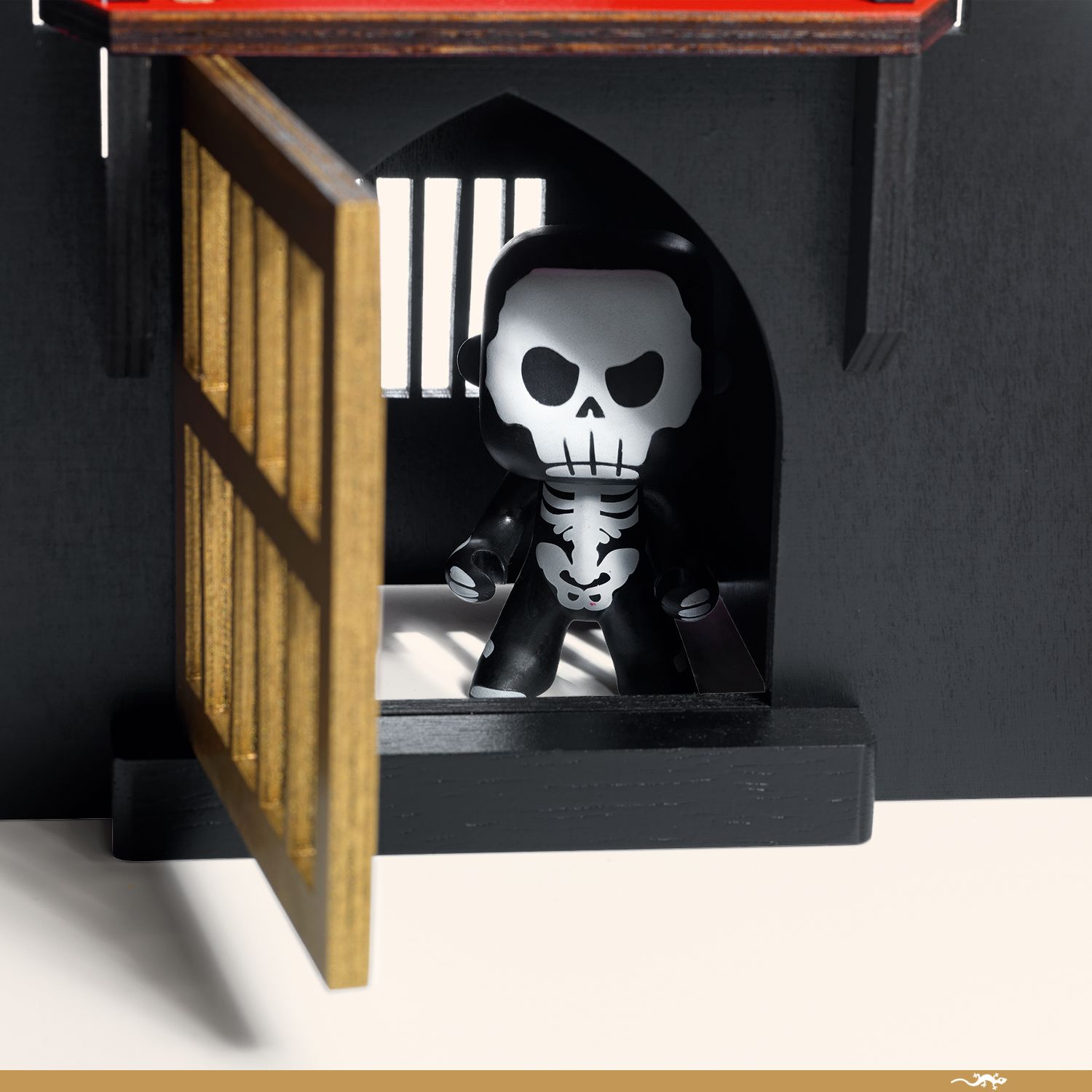 3070900067493-djeco-arty-toys-ze-black-castel--chateau-fort-en-bois-des-4-ans