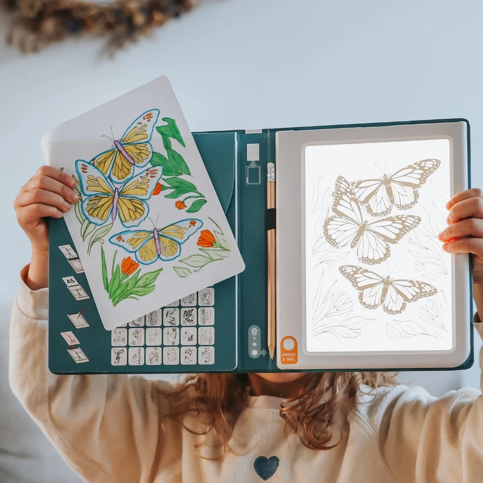 5407009183492-kidydraw-pad-animaux--tablette-lumineuse-creative-avec-livret-magnetique-kidywolf