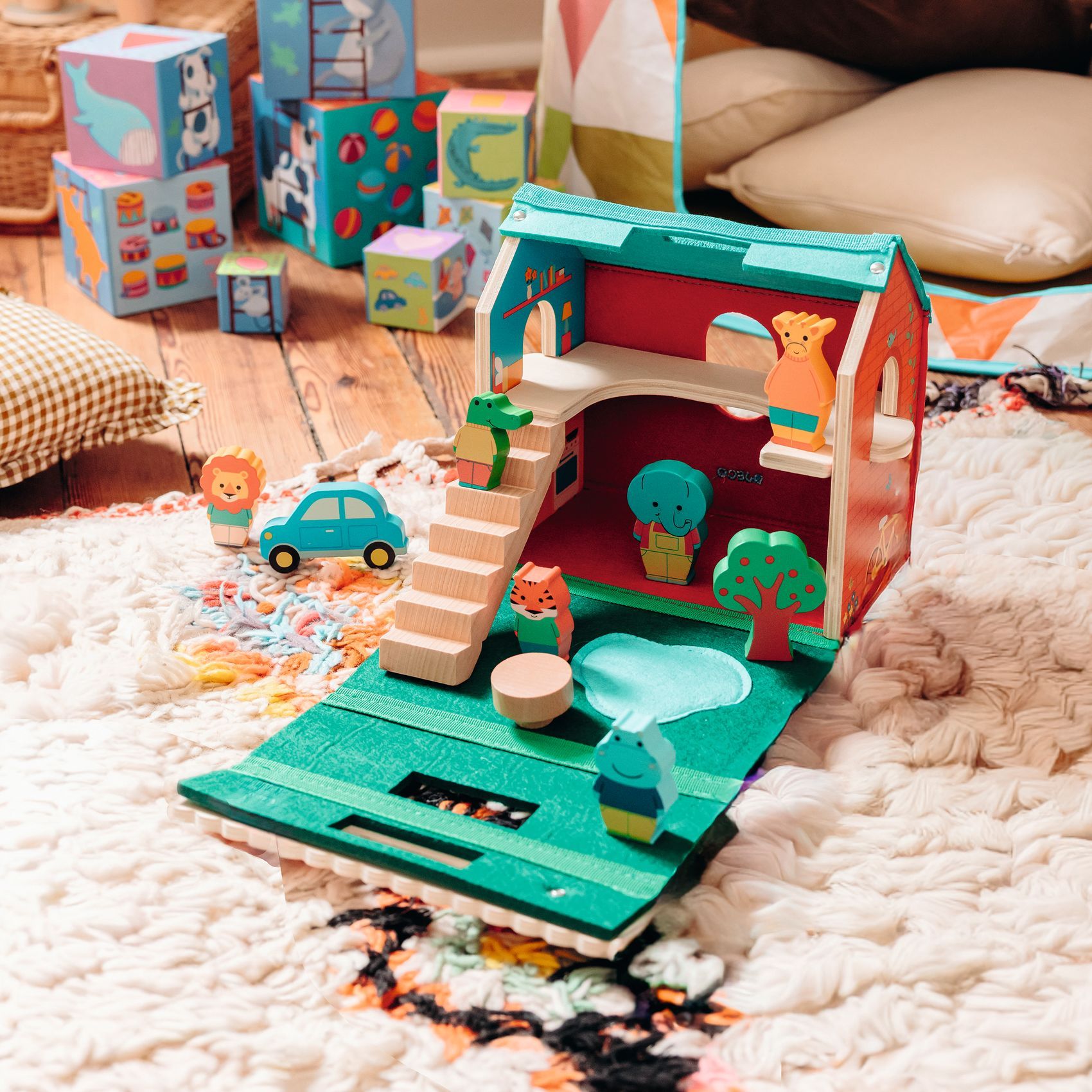 3070900064485-softihouse-djeco--maison-nomade-en-feutrine-et-bois--jeu-dimagination-des-18-mois
