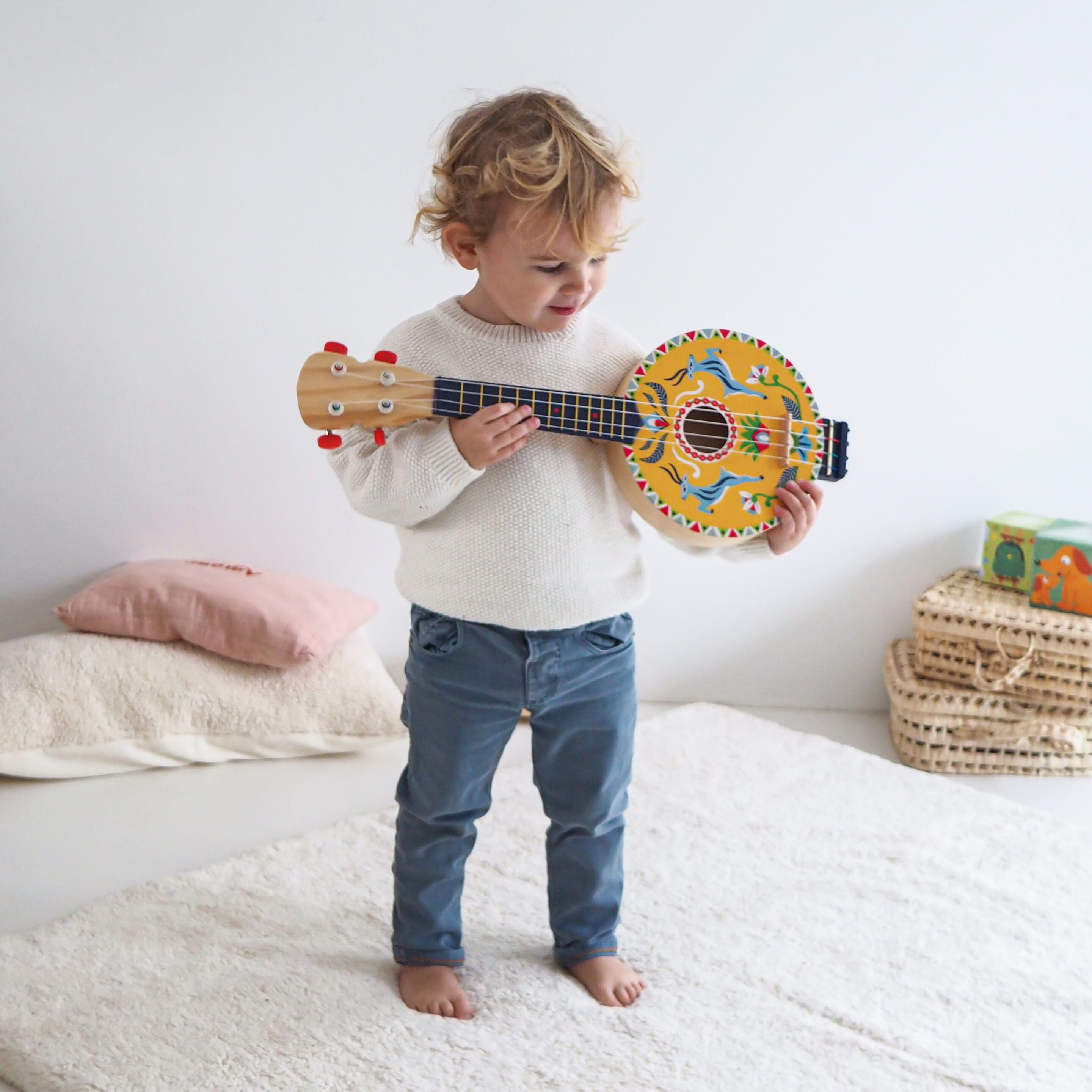 3070900060326-banjo-animambo-djeco--instrument-de-musique-en-bois-enfant-des-3-ans