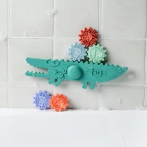5414834837148-lilliputiens--panneau-de-bain-balancier-crocodile-en-silicone
