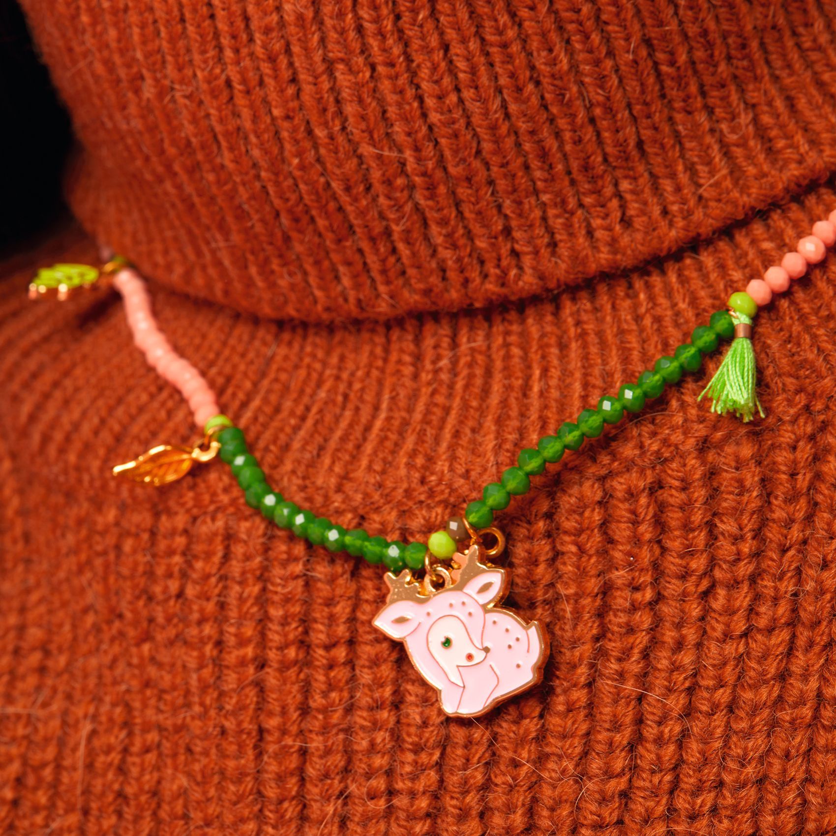 3070900057203-collier-sylvia--bijou-enfant-djeco-plume--little-big-room