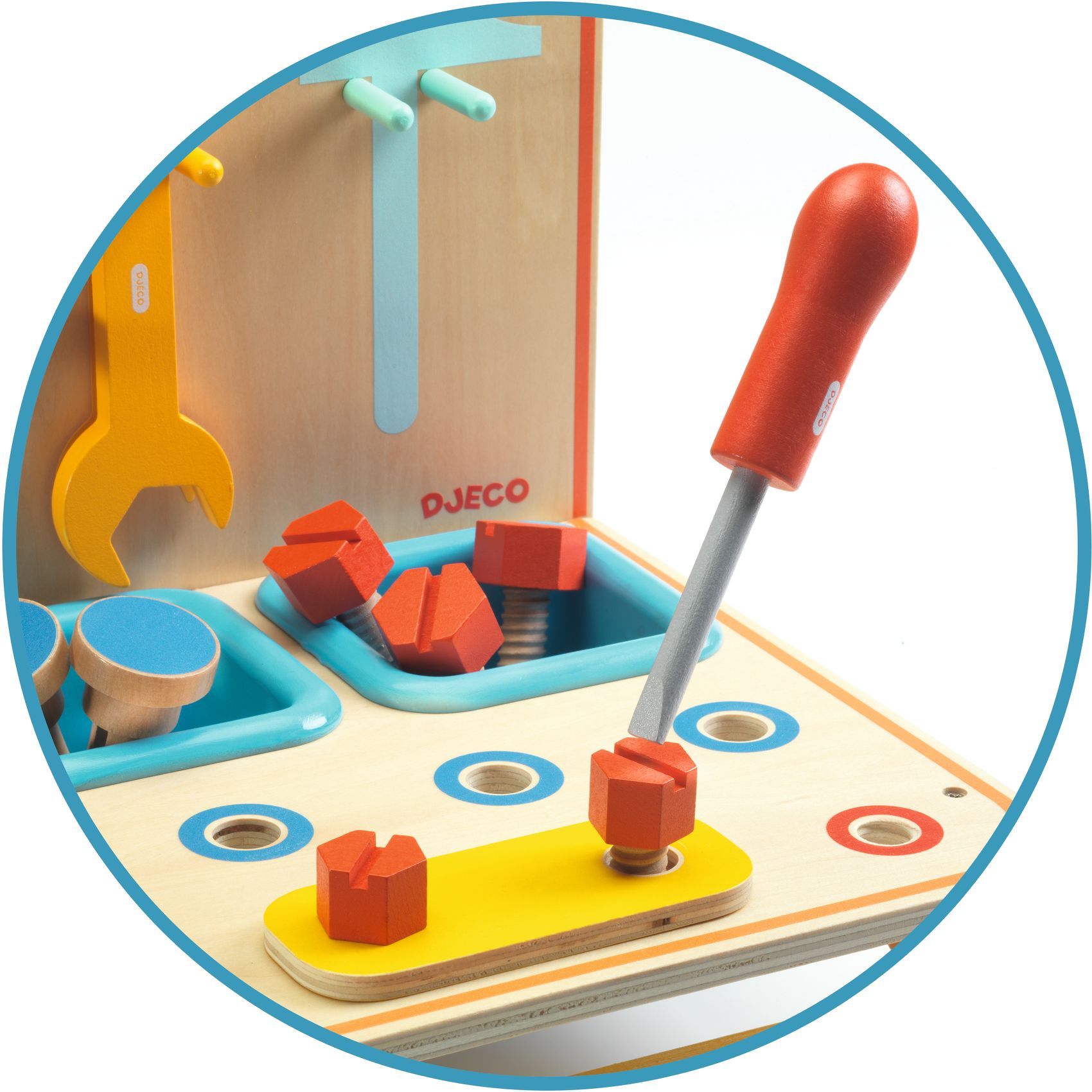 3070900055308-bricotoo-djeco--mini-etabli-en-bois-avec-outils-des-3-ans